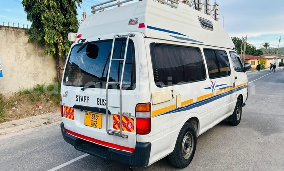 Nunua Ilio tumika Toyota Hiace Nyeupe Gari ndani ya Dar es Salaam nchini Dar es Salaam Nunua Ilio tumika Toyota Hiace Nyeupe Gari ndani ya Dar es Salaam nchini Dar es Salaam