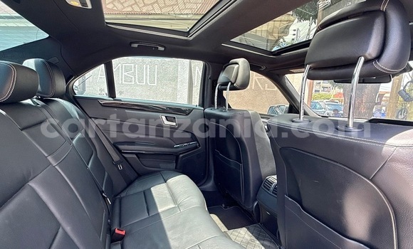 Nunua Ilio tumika Mercedes‒Benz E–Class Fedha Gari ndani ya Dar es Salaam nchini Dar es Salaam Nunua Ilio tumika Mercedes‒Benz E–Class Fedha Gari ndani ya Dar es Salaam nchini Dar es Salaam