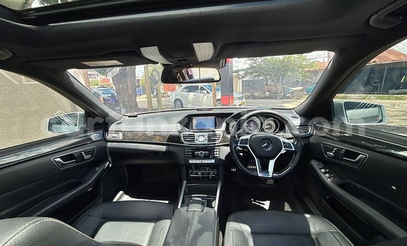 Nunua Ilio tumika Mercedes‒Benz E–Class Fedha Gari ndani ya Dar es Salaam nchini Dar es Salaam Nunua Ilio tumika Mercedes‒Benz E–Class Fedha Gari ndani ya Dar es Salaam nchini Dar es Salaam