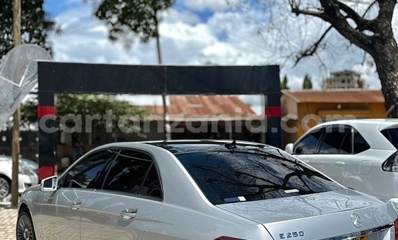 Nunua Ilio tumika Mercedes‒Benz E–Class Fedha Gari ndani ya Dar es Salaam nchini Dar es Salaam Nunua Ilio tumika Mercedes‒Benz E–Class Fedha Gari ndani ya Dar es Salaam nchini Dar es Salaam