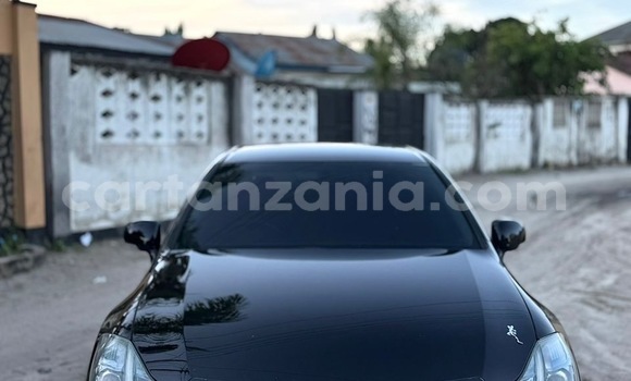 Buy Used Toyota Crown Black Car in Dar es Salaam in Dar es Salaam