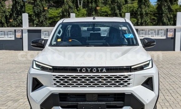Nunua Imported Toyota Hilux Nyeupe Gari ndani ya Dar es Salaam nchini Dar es Salaam