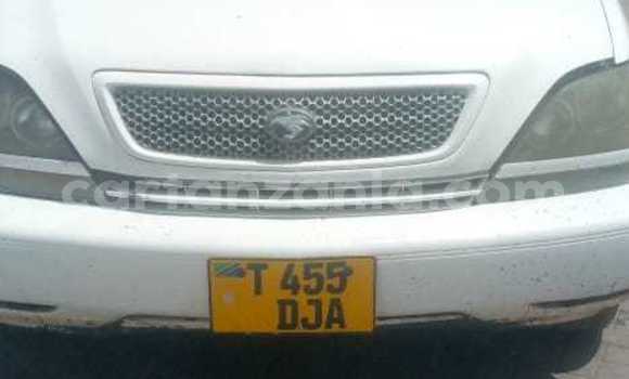 Buy Used Toyota Harrier White Car in Dar es Salaam in Dar es Salaam