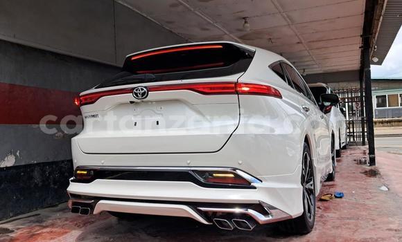 Nunua Mpya Toyota Harrier Nyeupe Gari ndani ya Dar es Salaam nchini Dar es Salaam