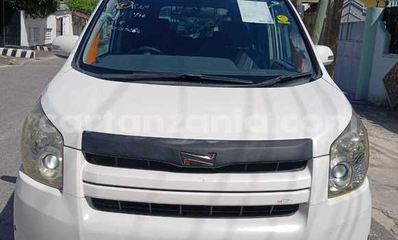 Buy Used Toyota Noah White Car in Dar es Salaam in Dar es Salaam