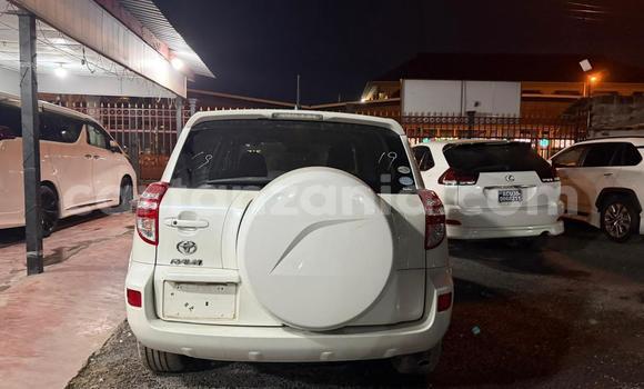 Nunua Mpya Toyota RAV4 Nyeupe Gari ndani ya Dar es Salaam nchini Dar es Salaam