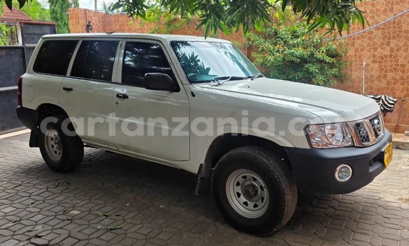Buy Used Nissan Patrol White Car in Dar es Salaam in Dar es Salaam