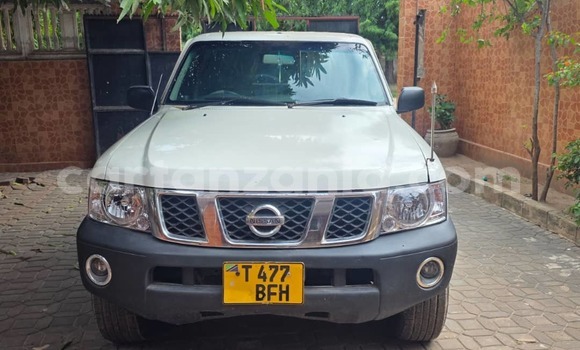 Nunua Ilio tumika Nissan Patrol Nyeupe Gari ndani ya Dar es Salaam nchini Dar es Salaam Nunua Ilio tumika Nissan Patrol Nyeupe Gari ndani ya Dar es Salaam nchini Dar es Salaam