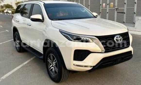 Buy Used Toyota Fortuner White Car in Dar es Salaam in Dar es Salaam