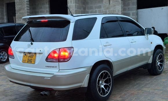 Buy Used Toyota Harrier White Car in Dar es Salaam in Dar es Salaam