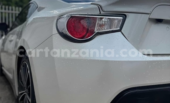 Buy Used Toyota GT86 White Car in Dar es Salaam in Dar es Salaam
