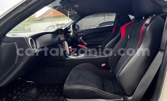 Nunua Ilio tumika Toyota GT86 Nyeupe Gari ndani ya Dar es Salaam nchini Dar es Salaam Nunua Ilio tumika Toyota GT86 Nyeupe Gari ndani ya Dar es Salaam nchini Dar es Salaam