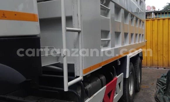 Nunua Ilio tumika Hino 300 Series Nyeupe Lori ndani ya Dar es Salaam nchini Dar es Salaam Nunua Ilio tumika Hino 300 Series Nyeupe Lori ndani ya Dar es Salaam nchini Dar es Salaam