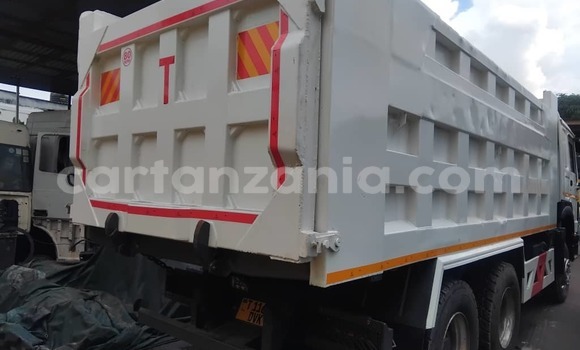 Nunua Ilio tumika Hino 300 Series Nyeupe Lori ndani ya Dar es Salaam nchini Dar es Salaam Nunua Ilio tumika Hino 300 Series Nyeupe Lori ndani ya Dar es Salaam nchini Dar es Salaam