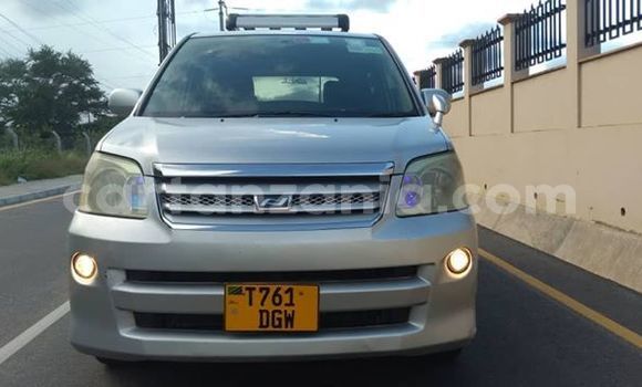 Nunua Ilio tumika Toyota Noah Fedha Gari ndani ya Dar es Salaam nchini Dar es Salaam Nunua Ilio tumika Toyota Noah Fedha Gari ndani ya Dar es Salaam nchini Dar es Salaam