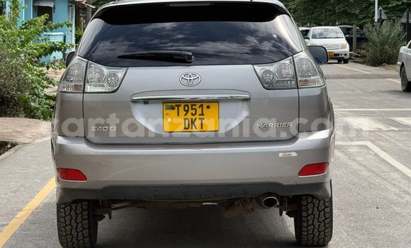 Buy Used Toyota Harrier Green Car in Dar es Salaam in Dar es Salaam