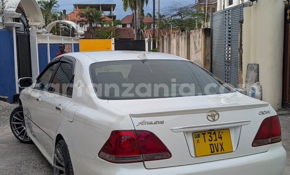 Buy Used Toyota Crown White Car in Dar es Salaam in Dar es Salaam Buy Used Toyota Crown White Car in Dar es Salaam in Dar es Salaam