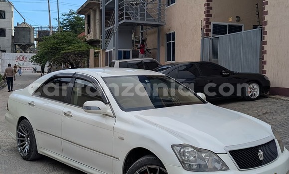 Buy Used Toyota Crown White Car in Dar es Salaam in Dar es Salaam Buy Used Toyota Crown White Car in Dar es Salaam in Dar es Salaam