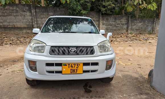Buy Used Toyota RAV4 White Car in Dar es Salaam in Dar es Salaam