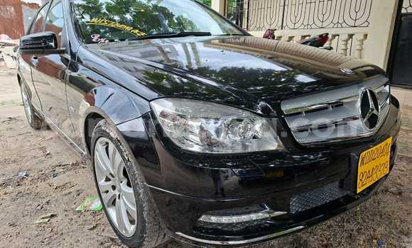 Nunua Mpya Mercedes-Benz C-Classe Nyeusi Gari ndani ya Dar es Salaam nchini Dar es Salaam