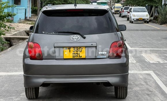 Buy Used Toyota IST Green Car in Dar es Salaam in Dar es Salaam