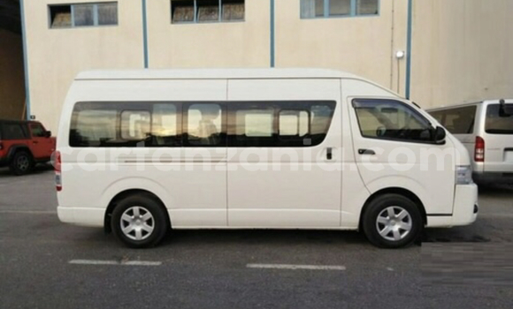 Nunua Ilio tumika Toyota Hiace Nyeupe Gari ndani ya Ileje nchini Mbeya Nunua Ilio tumika Toyota Hiace Nyeupe Gari ndani ya Ileje nchini Mbeya