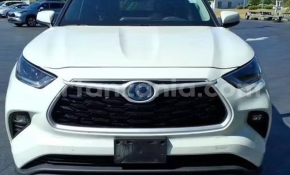 Buy Used Toyota Highlander White Car in Dar es Salaam in Dar es Salaam