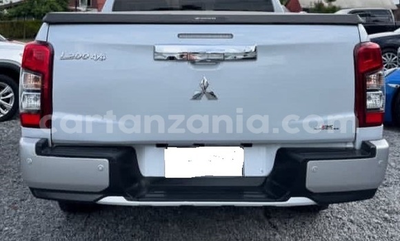 Nunua Ilio tumika Mitsubishi L200 Nyeupe Gari ndani ya Dar es Salaam nchini Dar es Salaam Nunua Ilio tumika Mitsubishi L200 Nyeupe Gari ndani ya Dar es Salaam nchini Dar es Salaam