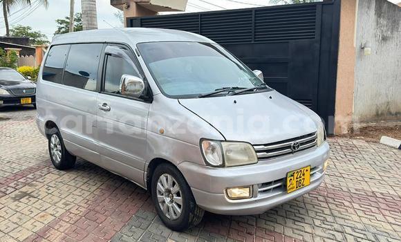 Nunua Ilio tumika Toyota Noah Fedha Gari ndani ya Dar es Salaam nchini Dar es Salaam