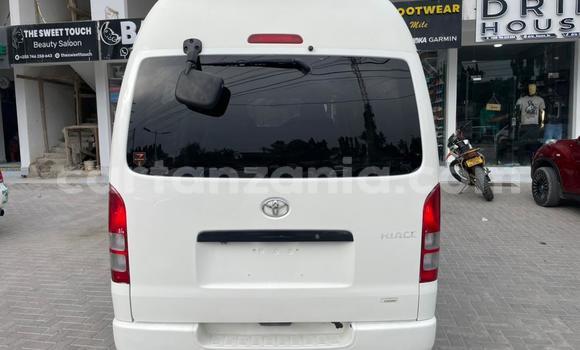 Nunua Mpya Toyota Hiace Nyeupe Gari ndani ya Dar es Salaam nchini Dar es Salaam