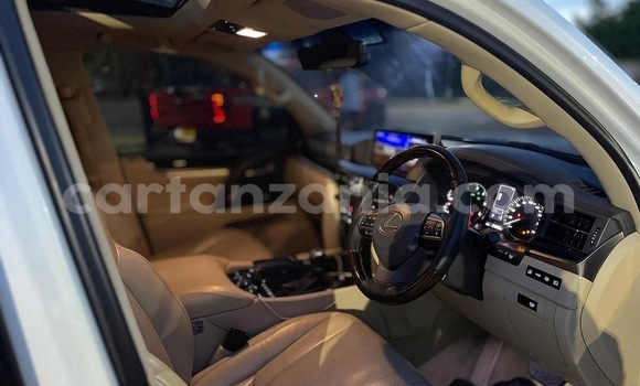 Nunua Ilio tumika Lexus LX 450 Nyeupe Gari ndani ya Dar es Salaam nchini Dar es Salaam Nunua Ilio tumika Lexus LX 450 Nyeupe Gari ndani ya Dar es Salaam nchini Dar es Salaam