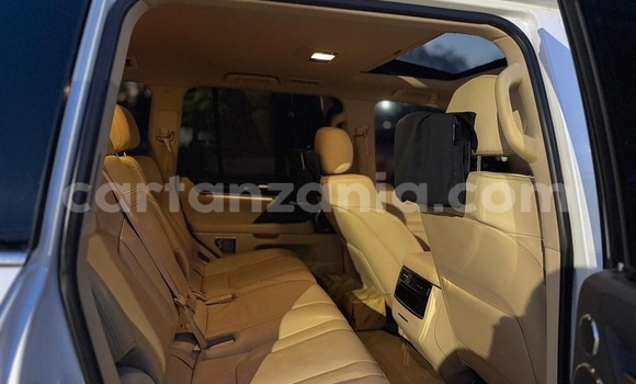 Nunua Ilio tumika Lexus LX 450 Nyeupe Gari ndani ya Dar es Salaam nchini Dar es Salaam Nunua Ilio tumika Lexus LX 450 Nyeupe Gari ndani ya Dar es Salaam nchini Dar es Salaam