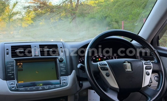 Buy Used Toyota Crown Silver Car in Dar es Salaam in Dar es Salaam Buy Used Toyota Crown Silver Car in Dar es Salaam in Dar es Salaam