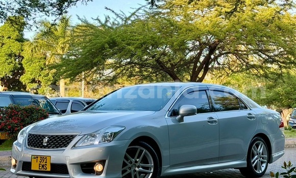 Buy Used Toyota Crown Silver Car in Dar es Salaam in Dar es Salaam Buy Used Toyota Crown Silver Car in Dar es Salaam in Dar es Salaam