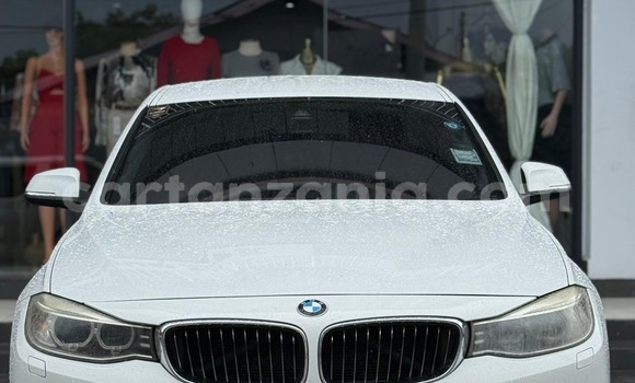 Nunua Ilio tumika BMW 3–Series Nyeupe Gari ndani ya Dar es Salaam nchini Dar es Salaam