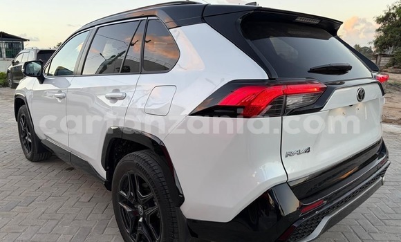 Nunua Imported Toyota RAV4 Nyeupe Gari ndani ya Dar es Salaam nchini Dar es Salaam Nunua Imported Toyota RAV4 Nyeupe Gari ndani ya Dar es Salaam nchini Dar es Salaam