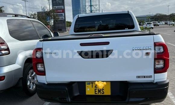 Buy Used Toyota Hilux White Car in Dar es Salaam in Dar es Salaam Buy Used Toyota Hilux White Car in Dar es Salaam in Dar es Salaam