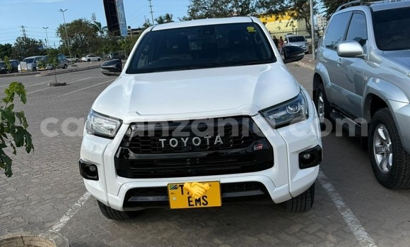 Buy Used Toyota Hilux White Car in Dar es Salaam in Dar es Salaam Buy Used Toyota Hilux White Car in Dar es Salaam in Dar es Salaam