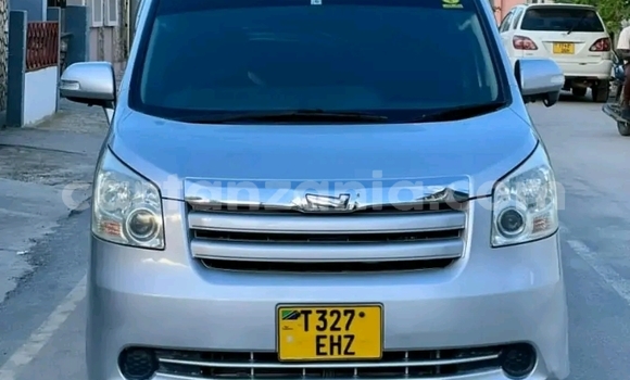 Nunua Mpya Toyota Noah Fedha Gari ndani ya Dar es Salaam nchini Dar es Salaam