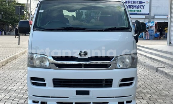 Nunua Imported Toyota Hiace Nyeupe Gari ndani ya Dar es Salaam nchini Dar es Salaam