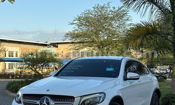 Nunua Imported Mercedes‒Benz GLC Coupe Nyeupe Gari ndani ya Dar es Salaam nchini Dar es Salaam Nunua Imported Mercedes‒Benz GLC Coupe Nyeupe Gari ndani ya Dar es Salaam nchini Dar es Salaam