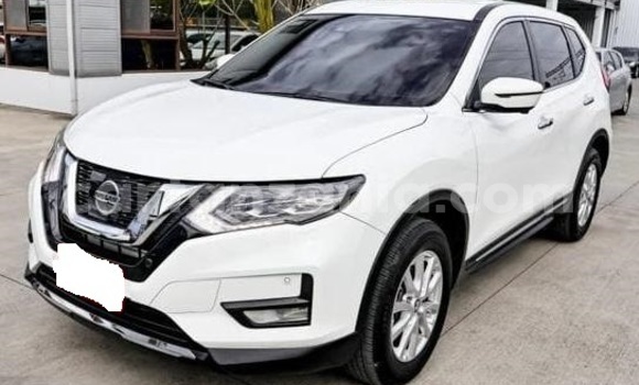 Buy Used Nissan X–Trail White Car in Dar es Salaam in Dar es Salaam