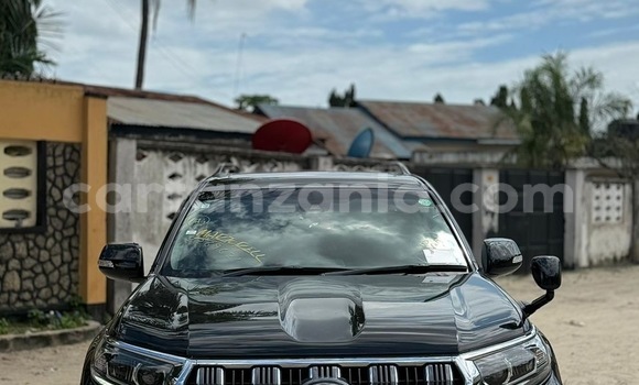 Nunua Imported Toyota Land Cruiser Prado Nyeusi Gari ndani ya Dar es Salaam nchini Dar es Salaam