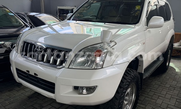 Nunua Imported Toyota Land Cruiser Prado Nyeupe Gari ndani ya Dar es Salaam nchini Dar es Salaam Nunua Imported Toyota Land Cruiser Prado Nyeupe Gari ndani ya Dar es Salaam nchini Dar es Salaam