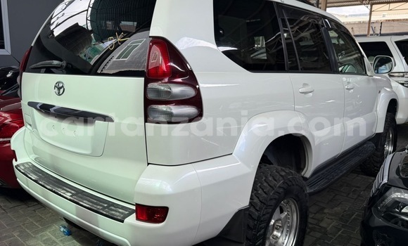 Nunua Imported Toyota Land Cruiser Prado Nyeupe Gari ndani ya Dar es Salaam nchini Dar es Salaam Nunua Imported Toyota Land Cruiser Prado Nyeupe Gari ndani ya Dar es Salaam nchini Dar es Salaam