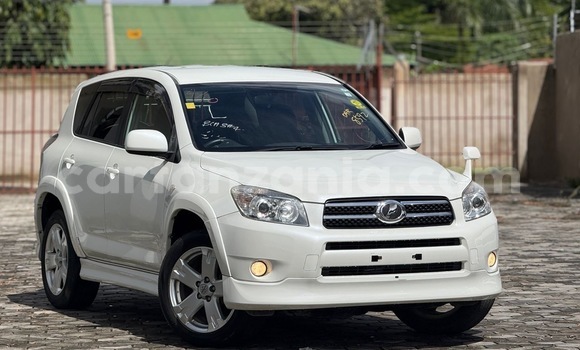 Nunua Ilio tumika Toyota RAV4 Nyeupe Gari ndani ya Dar es Salaam nchini Dar es Salaam