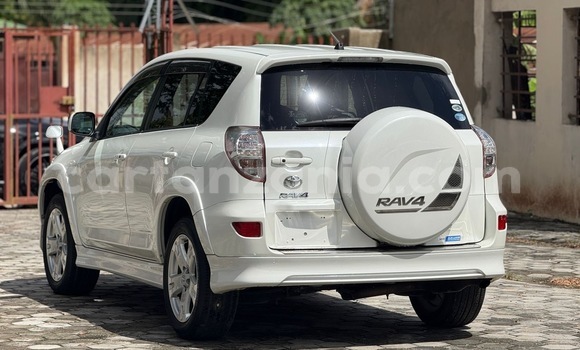 Nunua Ilio tumika Toyota RAV4 Nyeupe Gari ndani ya Dar es Salaam nchini Dar es Salaam Nunua Ilio tumika Toyota RAV4 Nyeupe Gari ndani ya Dar es Salaam nchini Dar es Salaam