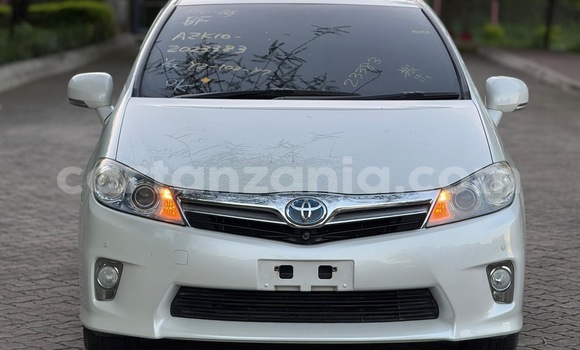 Nunua Imported Toyota Sai Nyeupe Gari ndani ya Dar es Salaam nchini Dar es Salaam