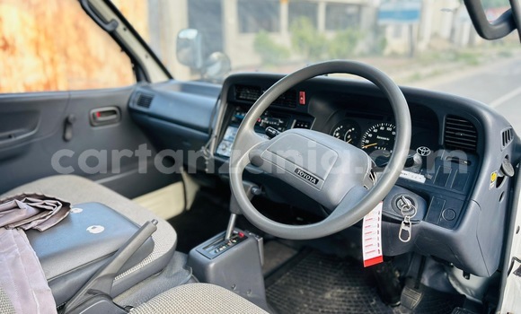 Nunua Ilio tumika Toyota Hiace Nyeupe Gari ndani ya Dar es Salaam nchini Dar es Salaam Nunua Ilio tumika Toyota Hiace Nyeupe Gari ndani ya Dar es Salaam nchini Dar es Salaam