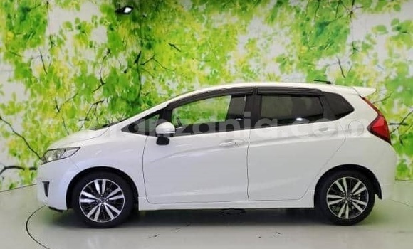 Nunua Ilio tumika Honda FIT Nyeupe Gari ndani ya Dar es Salaam nchini Dar es Salaam Nunua Ilio tumika Honda FIT Nyeupe Gari ndani ya Dar es Salaam nchini Dar es Salaam